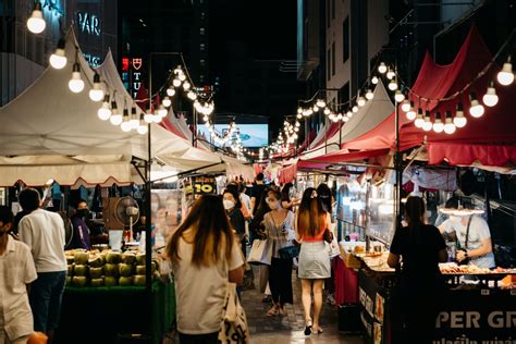 イテウォンの活気あふれる夜市場でショッピング＆グルメを満喫！